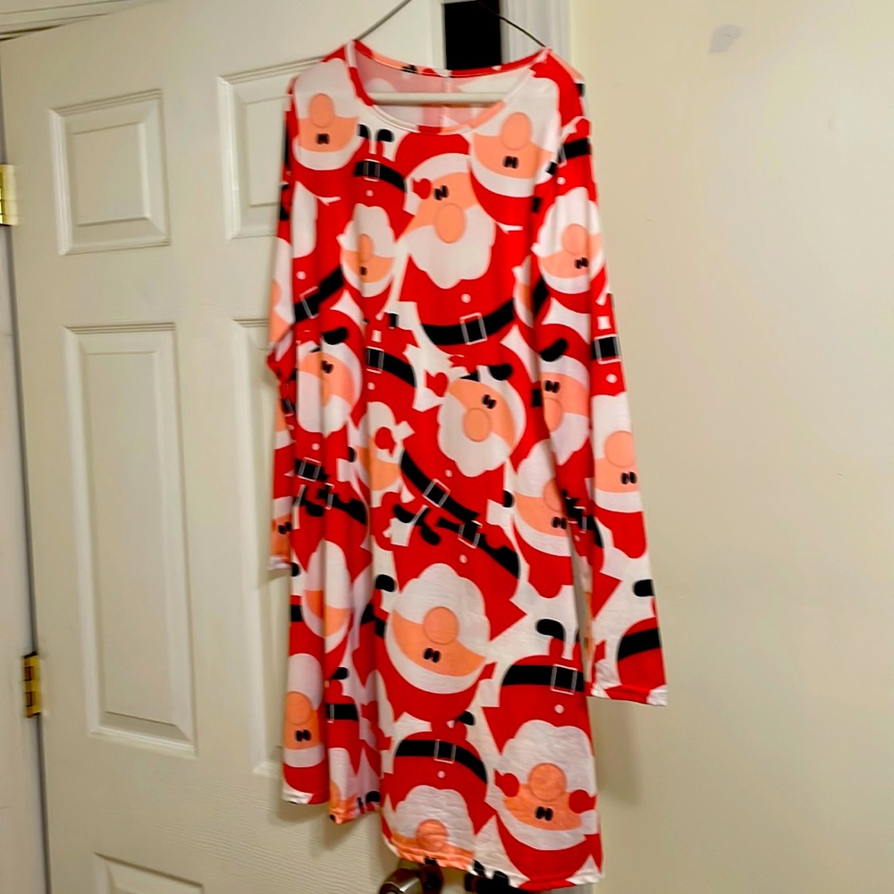 Santa long sleeve Christmas dress worn once. Very comfortable. Pull on style